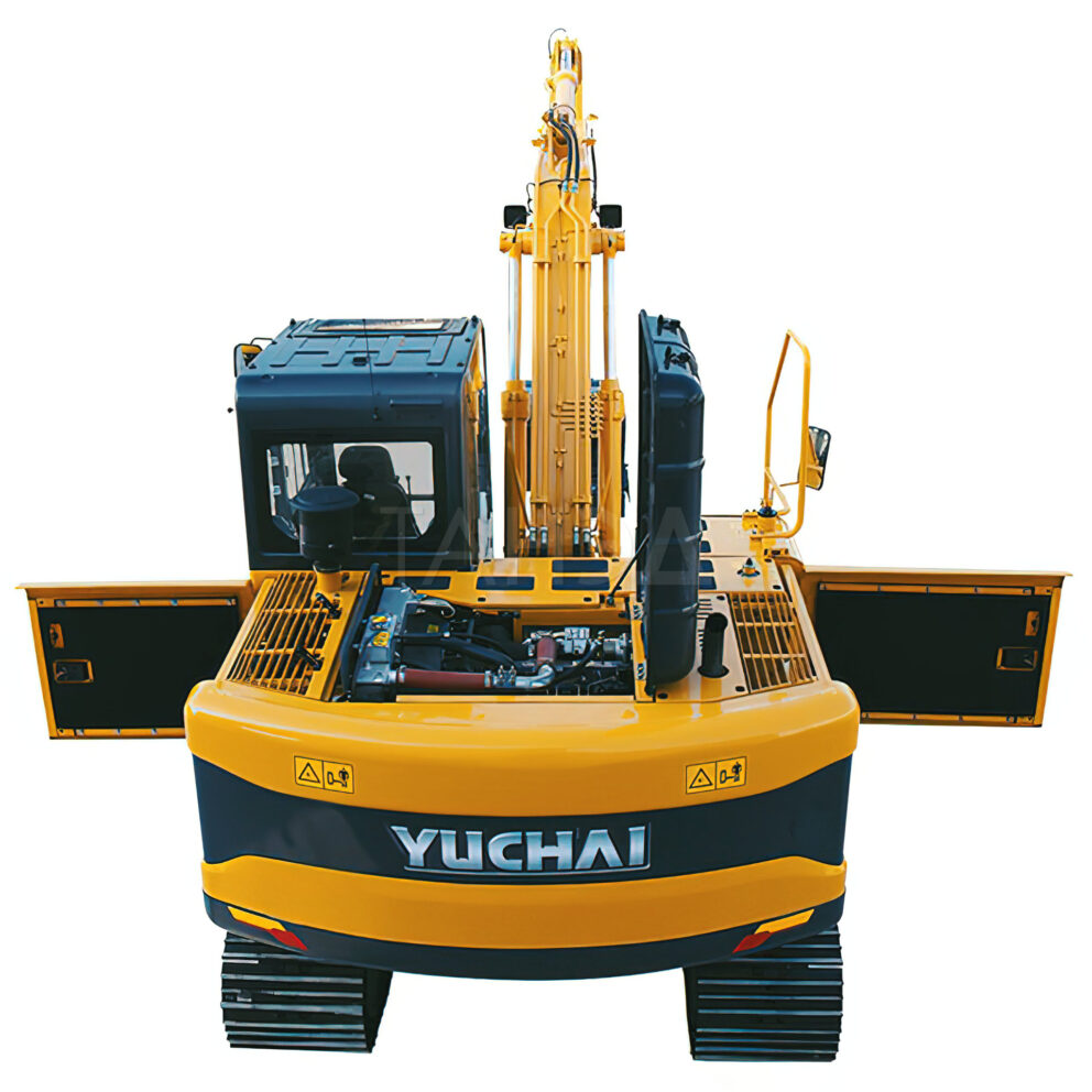 Экскаватор Yuchai YC135-9. С открытыми капотами.